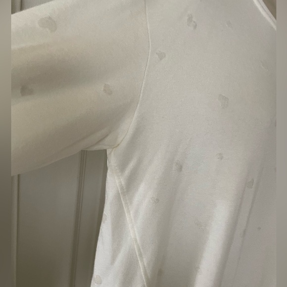 Cream Heart Sweatshirt 🤍 - Picture 4 of 5